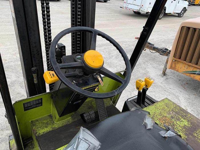 Used 1994 CLARK ECS30 ELECTRIC FORKLIFT everything works only$3500