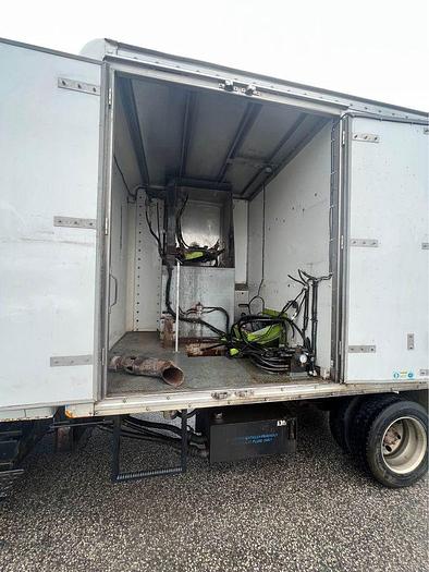 Used 2010 International 4300 Series 16 foot, hydraulic brakes, auto,