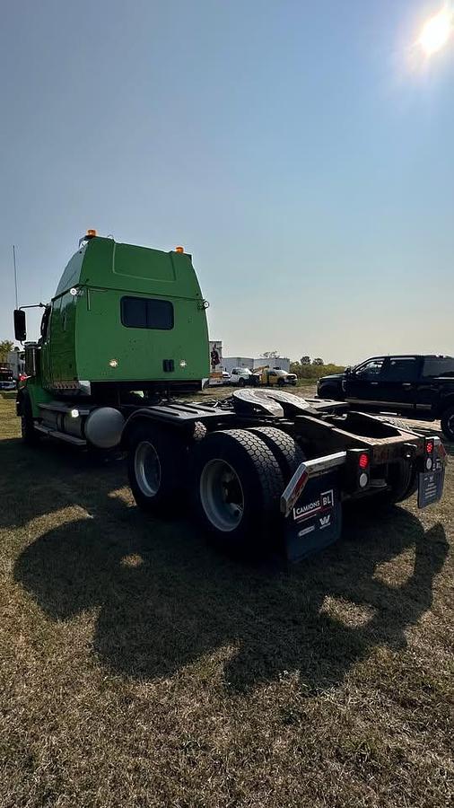 Used 2021 Western Star 4900 T/A Sleeper heavy fronts. automatic trans