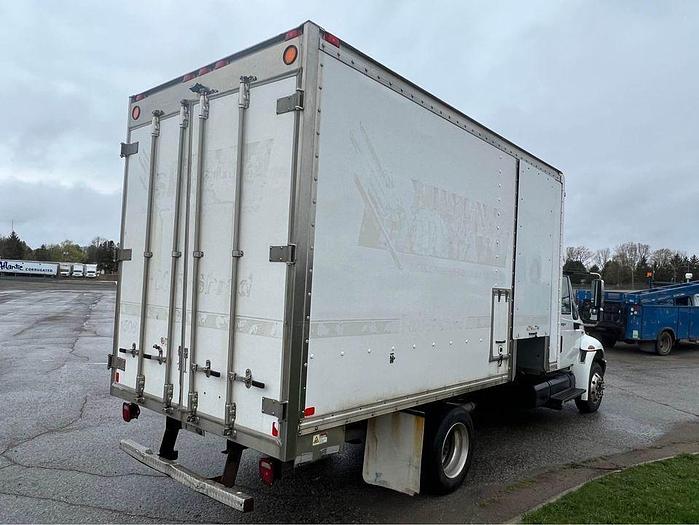 Used 2010 International 4300 Series 16 foot, hydraulic brakes, auto,