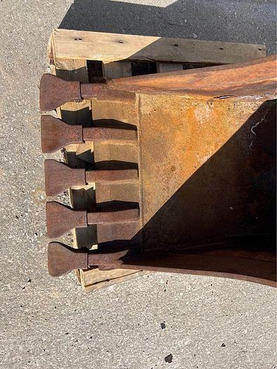 Used 2014 24 INCH CASE BACKHOE BUCKET model hd1 tooth 23 hxf