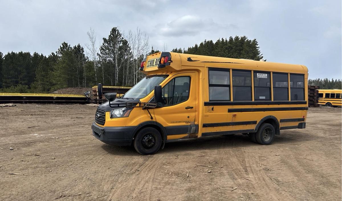 Used 2015 Ford 4x2 25-Seat School bus