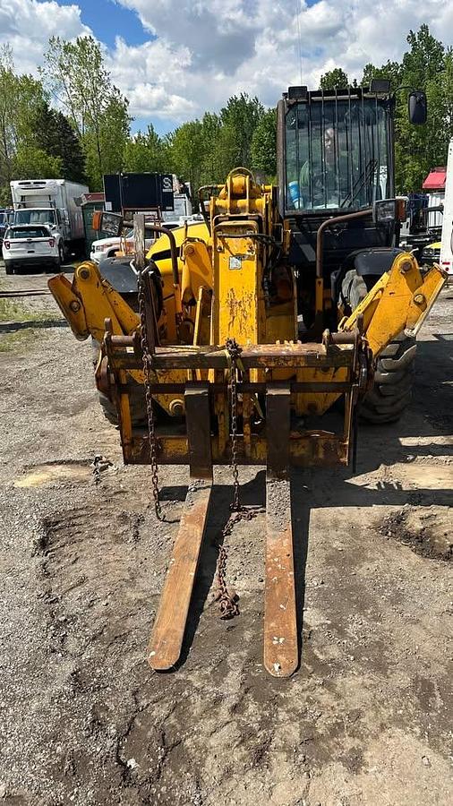 Used 2011 JCB 532 Loadall zoom boom