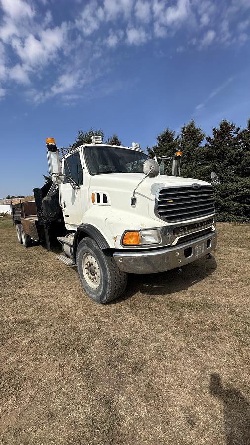 Used 2005 Sterling L9500 6x4 Boom Truck 2006 hiab 200-3 7000 kg knuckle boom