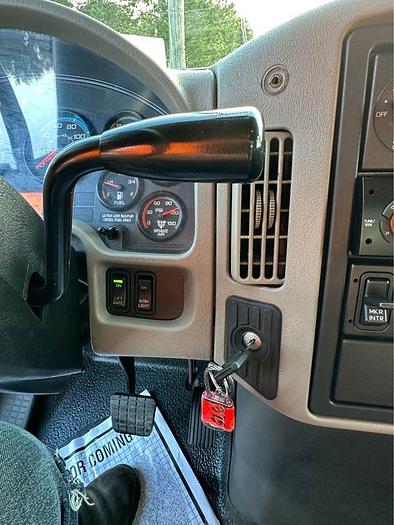 Used 2013 International 4300 straight truc 26’ curb entry, air brakes