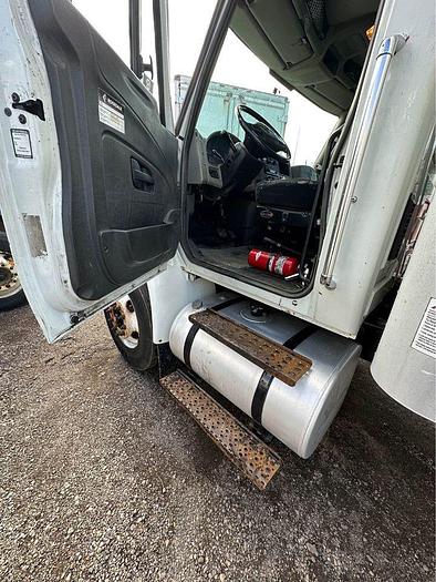 Used 2013 International 4300 Straight Truc 26 foot box curb