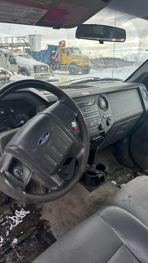 Used 2014 Ford F550 XL SD S/A bucket truck