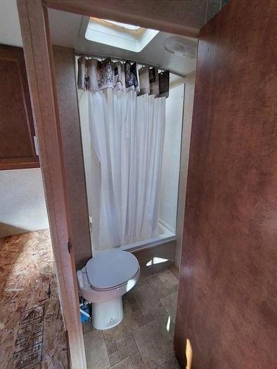 Used 2012 WEEKENDER 25' REAR BUNKS TRAVEL TRAILER $15,995.