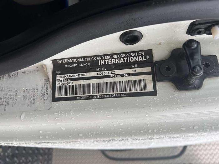 Used 2004 INTERNATIONAL 4400 CREW CAB service body, camper