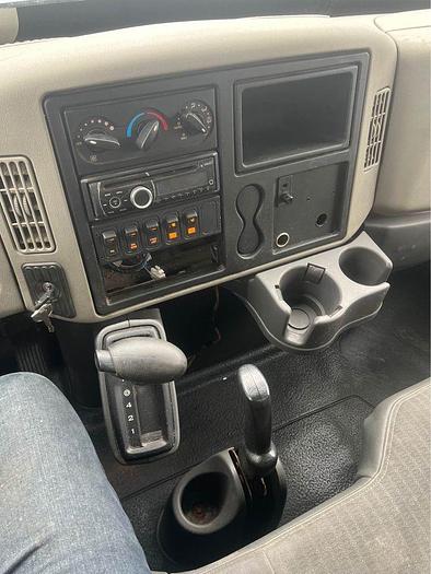 Used 2010 International 4300 Series 16 foot, hydraulic brakes, auto,