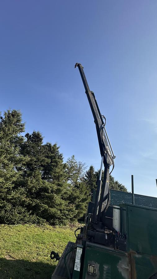 Used International DuraStar 4300 service truck w/crane