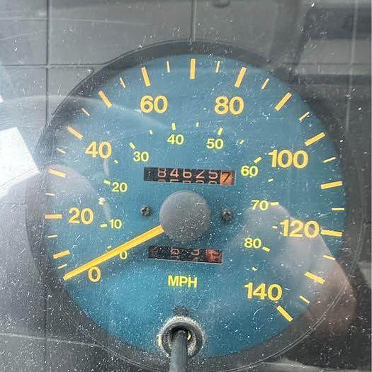 Used 2003 Hino FB1817 24’ DryVan with tailgate 1