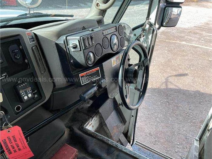 Used 2009 International 7400 - Garbage truck labrie garbage compactor