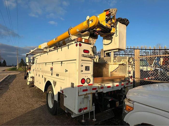 Used 2004 FREIGHTLINER Fl80 Bucket Truck