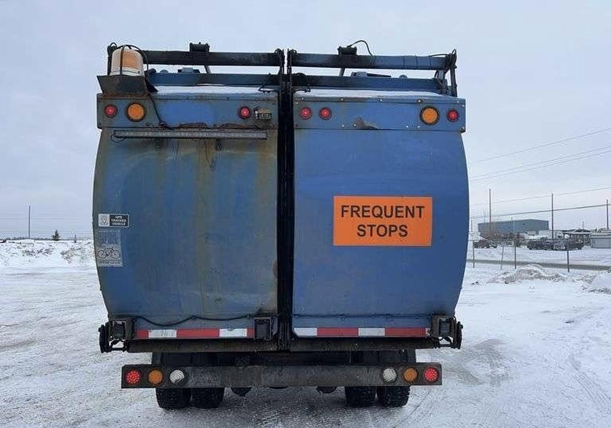 Used 2018 Freightliner M2 106 T/A Refuse Truck