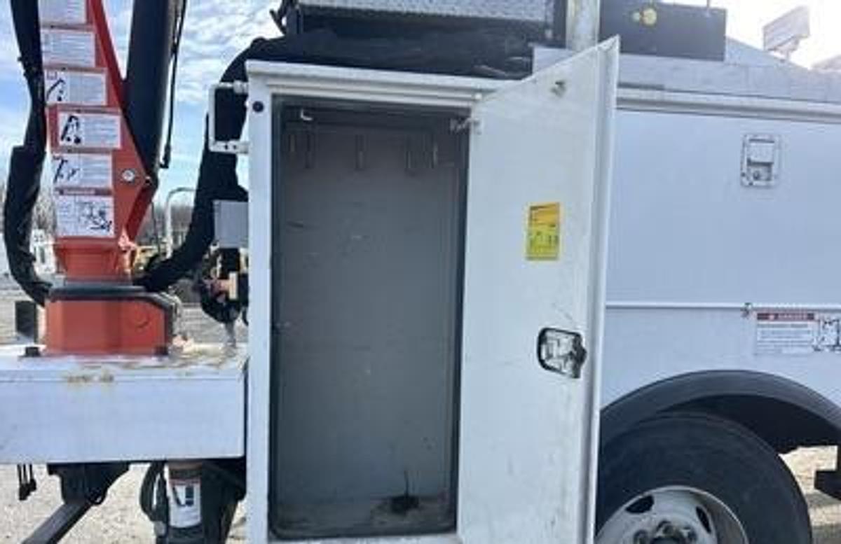 Used 2015 International 4300SBA 4x2 hi-rail service truck