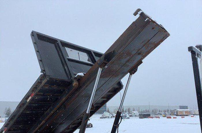 Used 2009 INTERNATIONAL 4300 SBA Durastar 4x2 Rolloff Truck