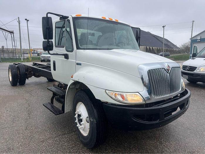 Used 2012 International 4700 Series auto, air brakes, low kms $11,495