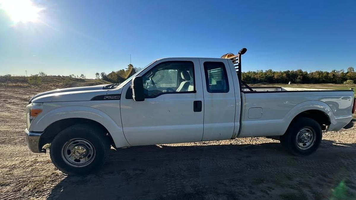 Used 2011 FORD F250 2WD 8 FOOT BOX 6.2 l v8 gas