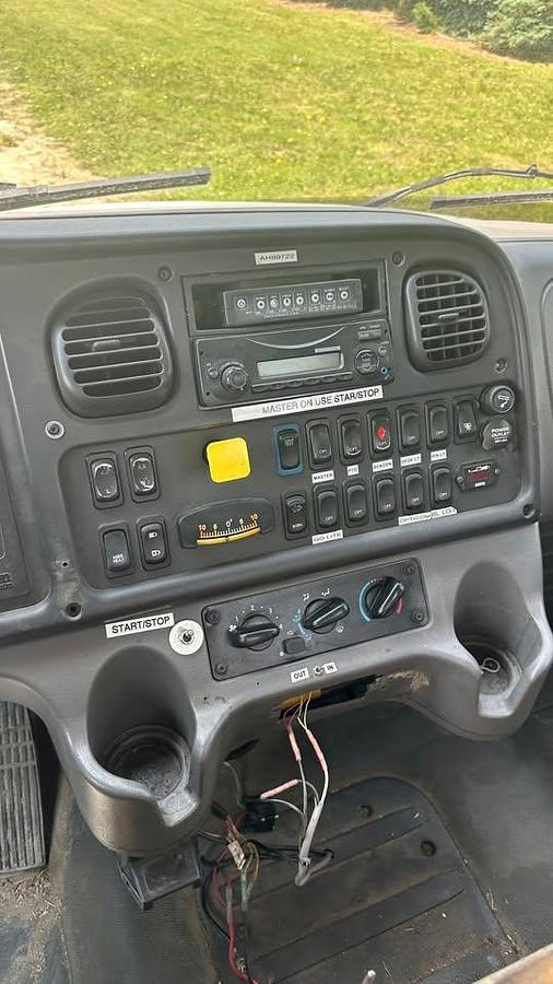 Used 2014 FREIGHTLINER M2 106 MEDIUM DUTY bucket truck