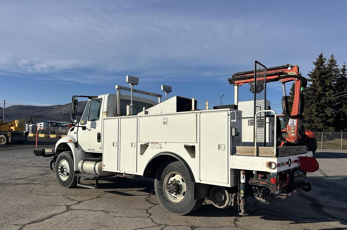 Used 2015 International 4300SBA 4x2 hi-rail service truck