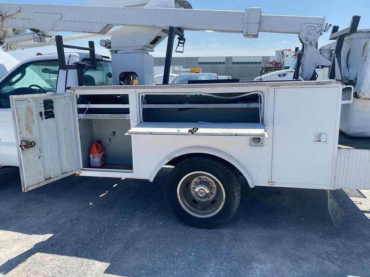 Used 2005 FORD F550 SUPER DUTY bucket truck only $14,995