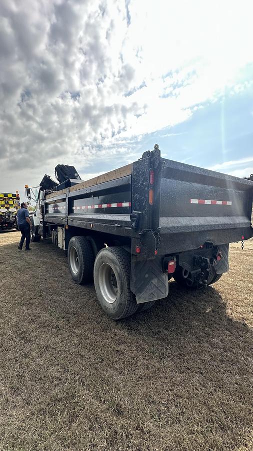 Used 2005 Sterling L9500 6x4 Boom Truck 2006 hiab 200-3 7000 kg knuckle boom