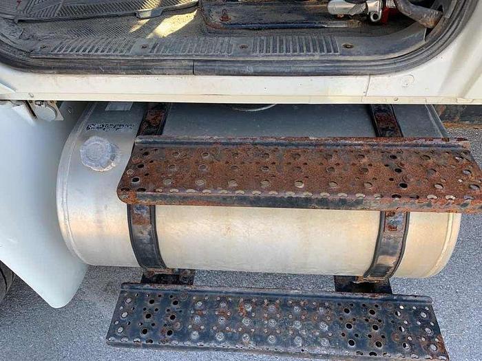 Used 2012 INTERNATIONAL 4300 LP KANGO HOOK LIFT g licence