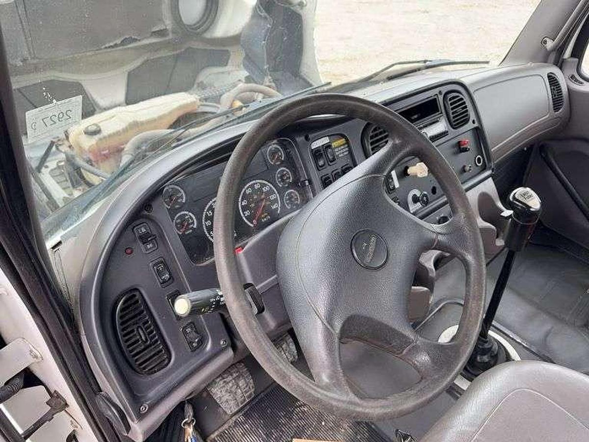 Used 2008 FREIGHTLINER M2 112 DAY CAB & CHASSIS