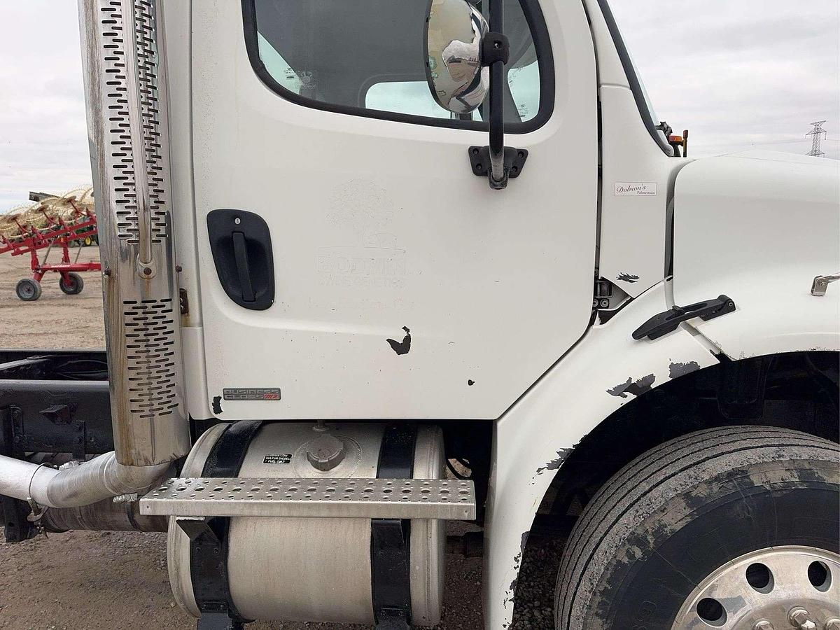 Used 2008 FREIGHTLINER M2 112 DAY CAB & CHASSIS