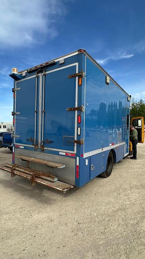 Used 2011 International 4300 SBA 4x2 service truck