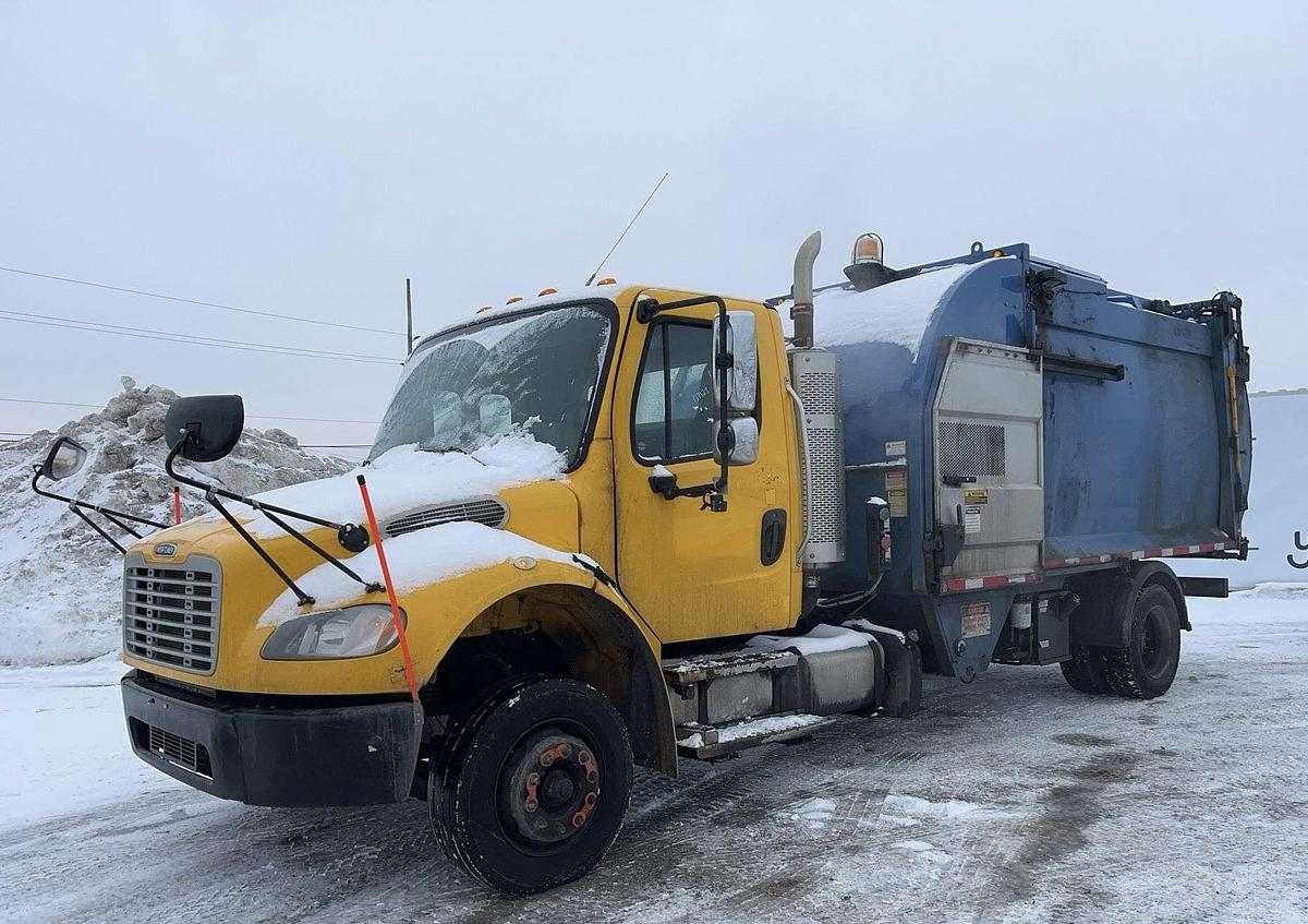 Used 2018 Freightliner M2 106 T/A Refuse Truck