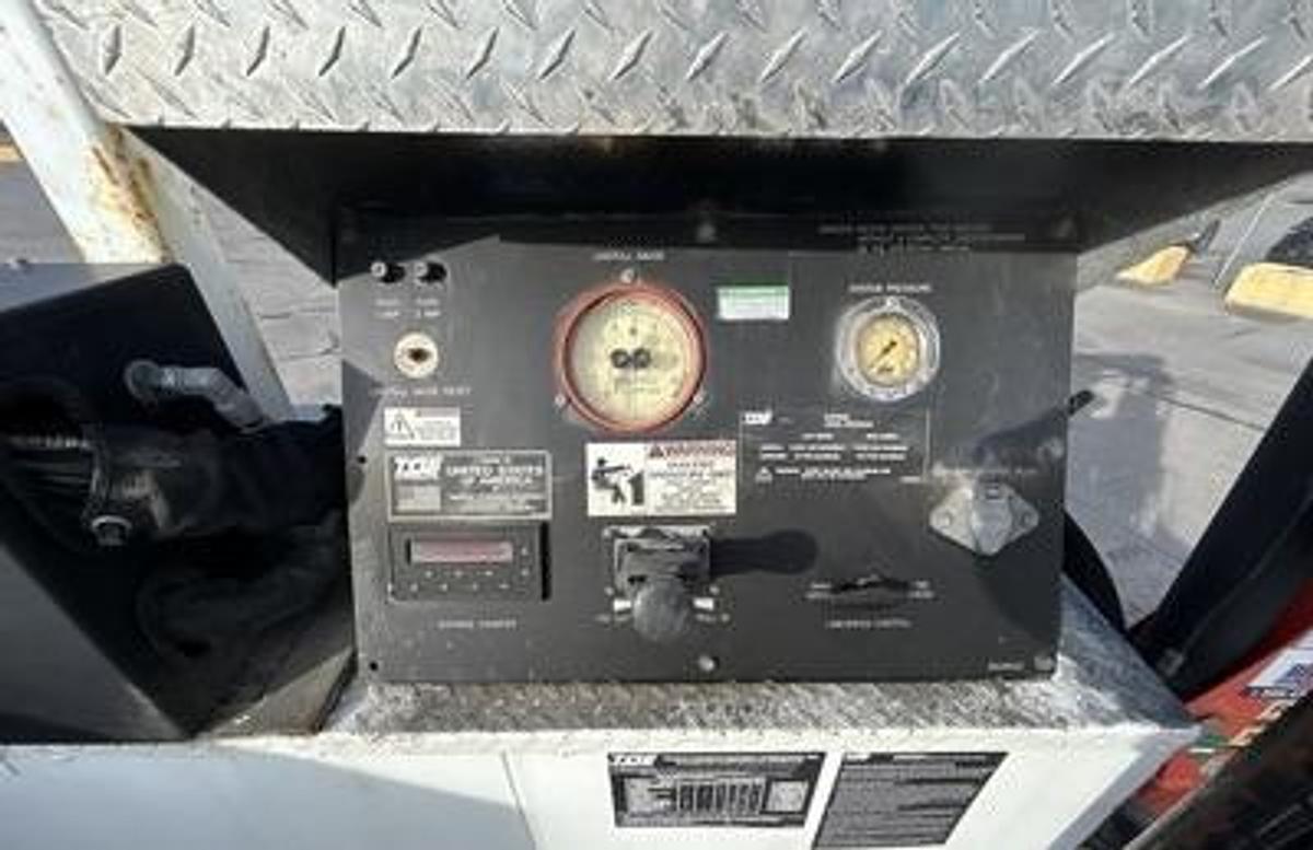 Used 2015 International 4300SBA 4x2 hi-rail service truck