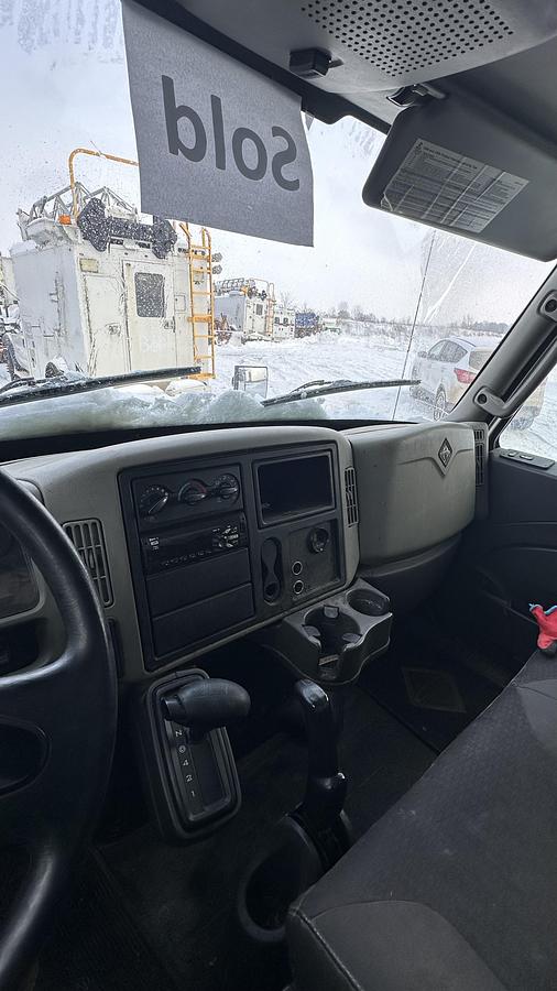 Used 2017 INTERNATIONAL 4300 box truck 20ft