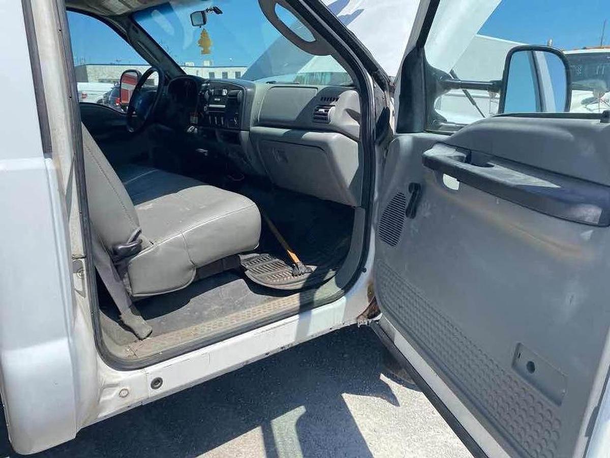 Used 2005 FORD F550 SUPER DUTY bucket truck only $14,995