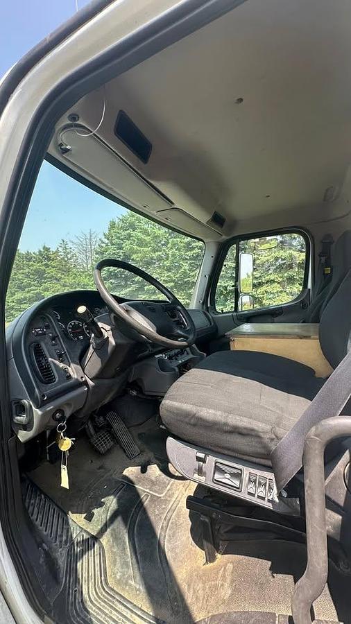 Used 2014 FREIGHTLINER M2 106 MEDIUM DUTY bucket truck