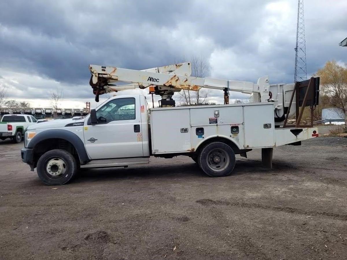 Used 2014 Ford F550 XL SD S/A bucket truck