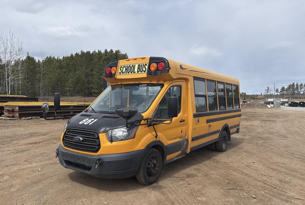 Used 2015 Ford 4x2 25-Seat School bus