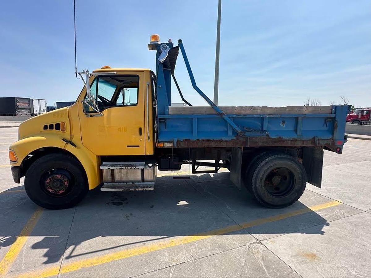 Used 2009 Sterling Acterra Dump 28,000 KMS g-licence hydraulic brake as new