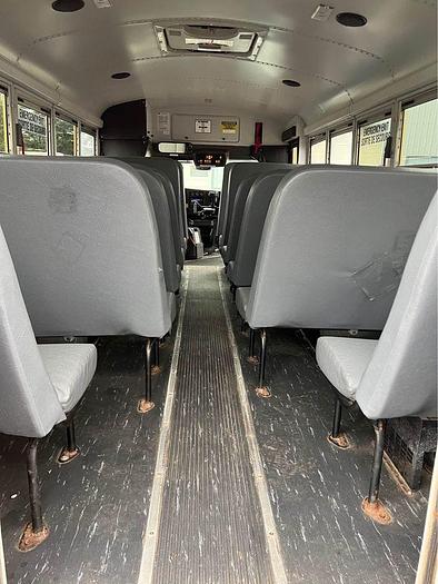 Used 2011 GMC 4500 SINGLE WHEEL MINI BUS v8 gas 218,000 kms