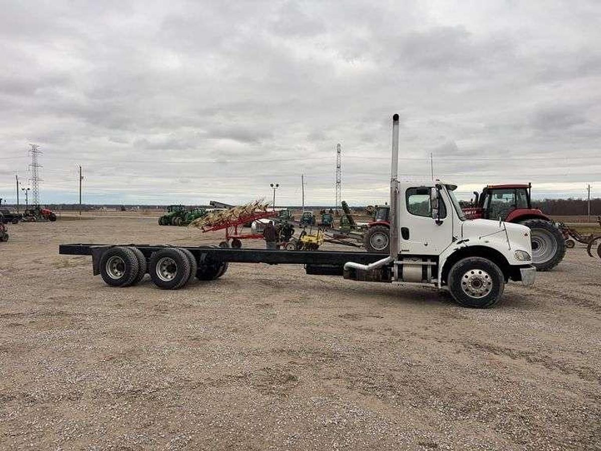 Used 2008 FREIGHTLINER M2 112 DAY CAB & CHASSIS