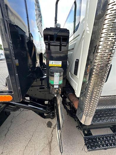 Used 2009 INTERNATIONAL 9400 ROLL OFF recovery deck with plow