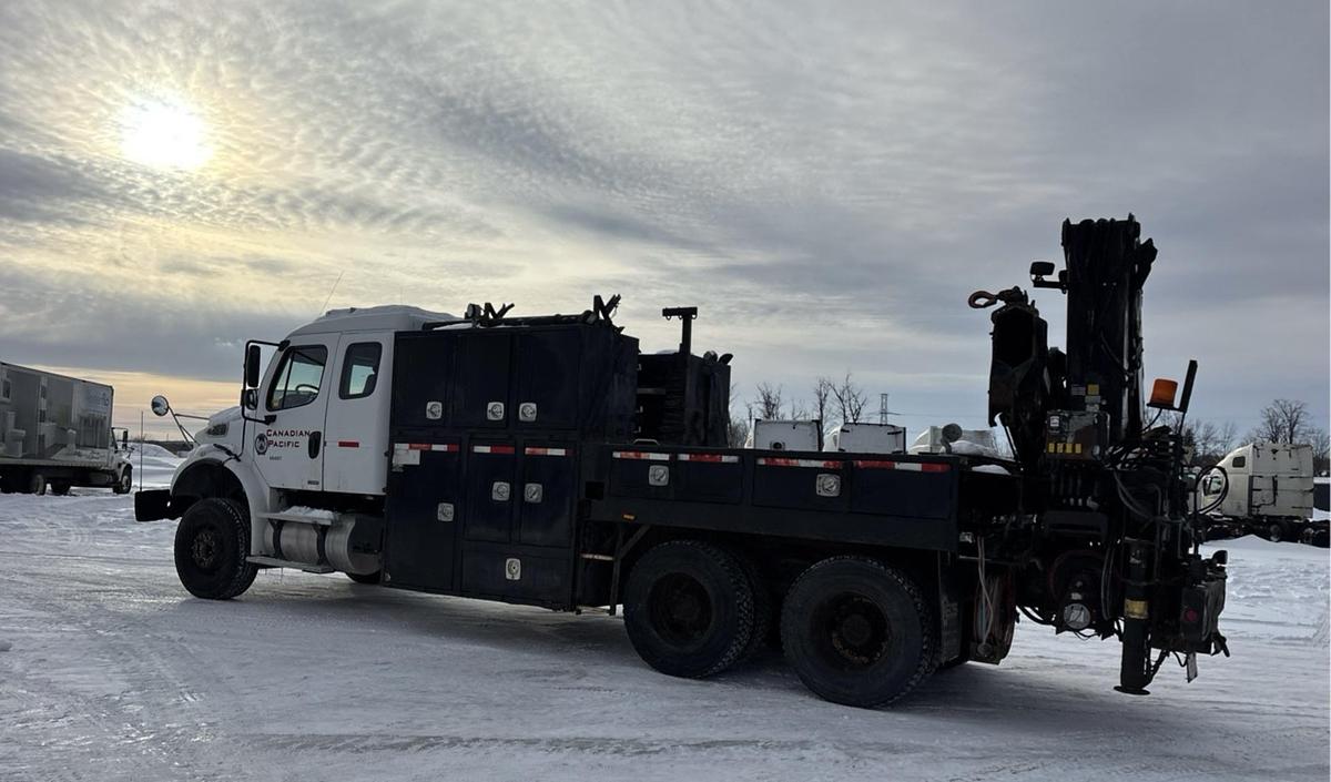 Used 2005 Freightliner M2 6x4 Extended Cab Service Truck