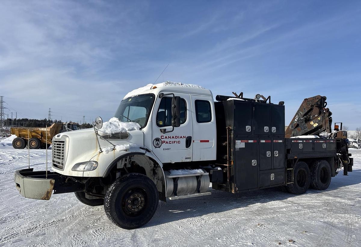 Used 2005 Freightliner M2 6x4 Extended Cab Service Truck