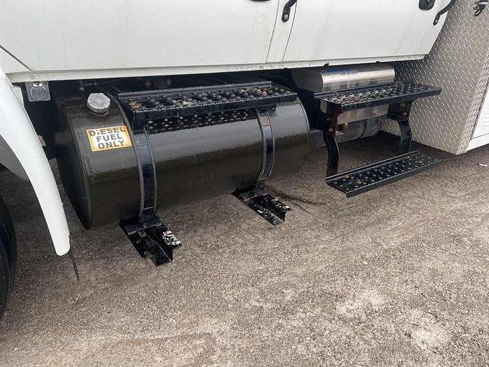 Used 2004 INTERNATIONAL 4400 CREW CAB service body, camper