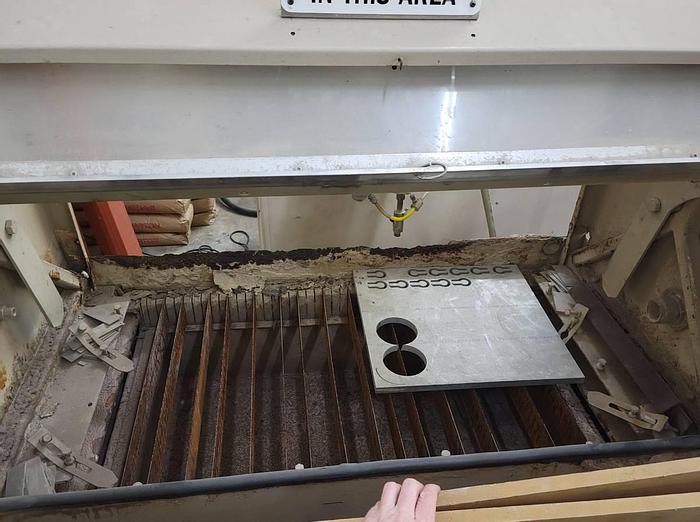 Used 2001 FLOW WATER 2'x4' CNC Waterjet Cutting System and 30HP Baldor Pump