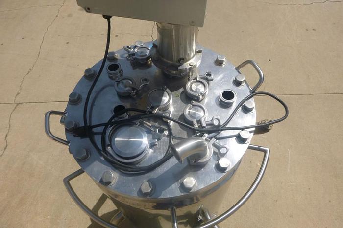 Used Tank, 25 Gallon, 316 Stainless Steel, Jacketed, Agitated, 18" X 28", 120 PSI, DT/DB #C743761