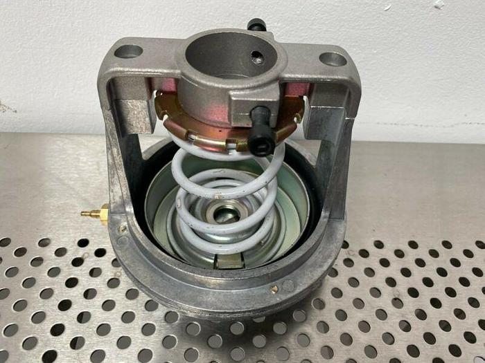 Used Honeywell MP953C 1026 2 Pneumatic Valve Actuator Spring Range 4 to 11 PSI