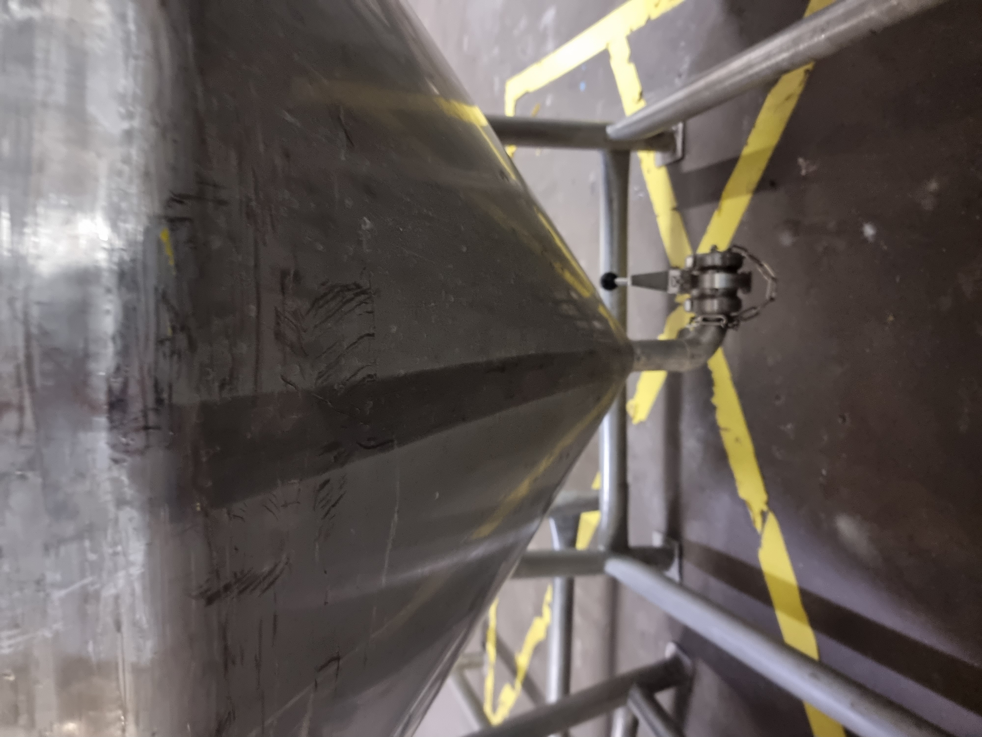 Used 1370Litre / 361 Gallon Stainless Steel Tanks 316L (40+ tanks)