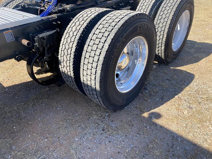 Used 2015 Peterbilt 579